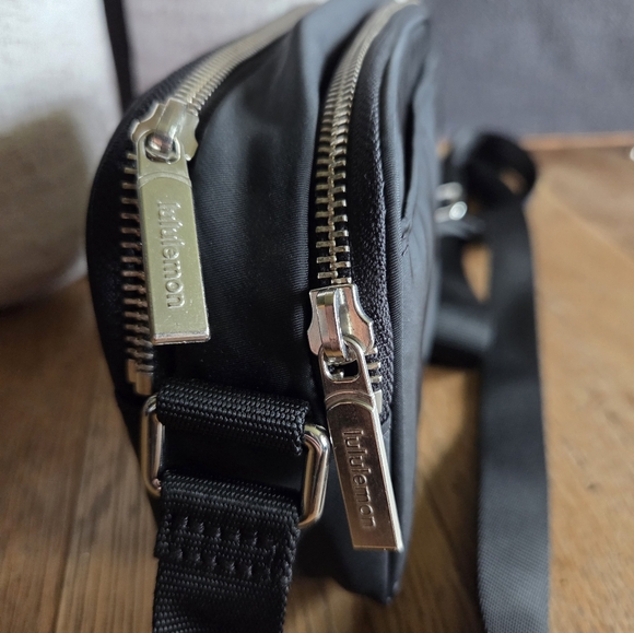 Lululemon Crossbody Camera Bag - Picture 4 of 6